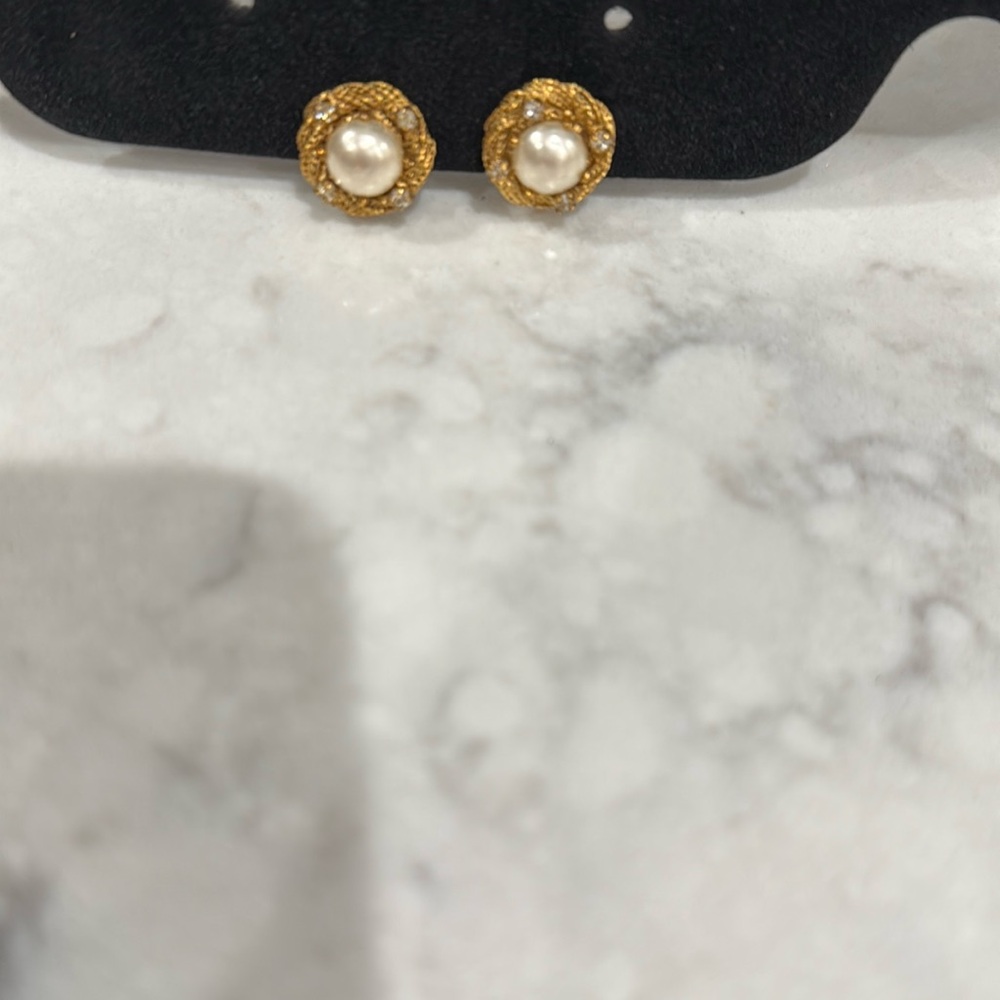 1996 Chanel Pearl Stunning Earrings Stamped 96 Made In France - Picture 2 of 6